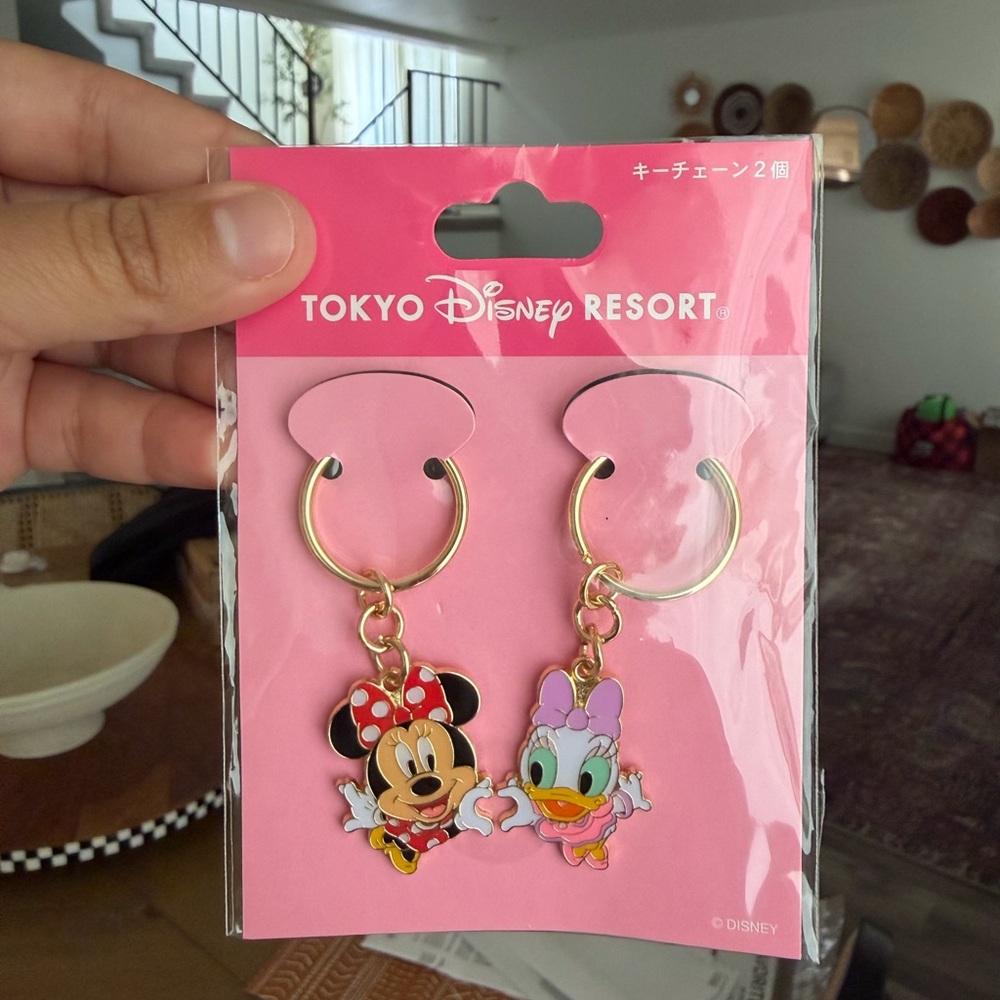 NWT Tokyo Disney Resort Minnie & Daisy Pink Keychain Set
